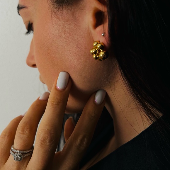 New Clustered Spheres Studs earrings Gold Statement - Picture 2 of 10